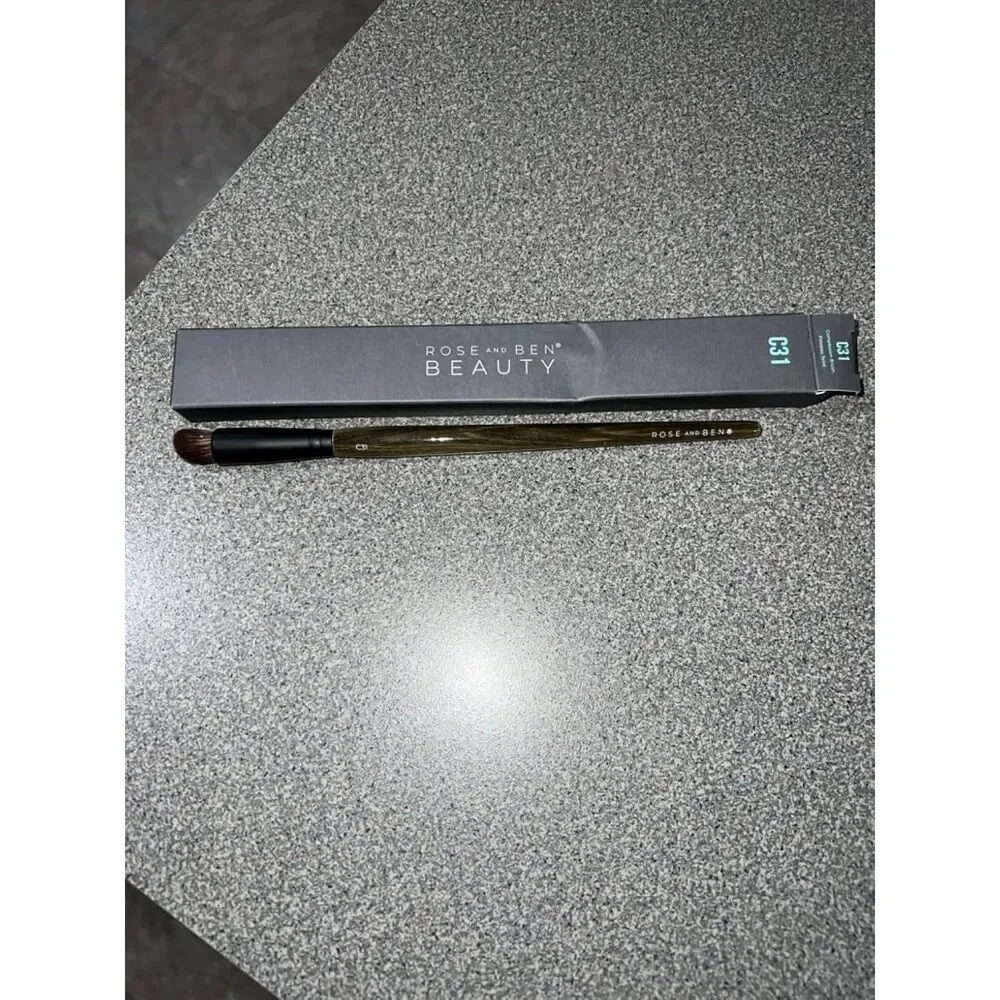 Rose And Ben Beauty C31 Black Spot Concealer Brush For Effortless Blending